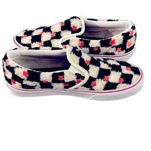NWT Vans Classic Slip On Pink & Black Sherpa Sz 6.5/7 Women